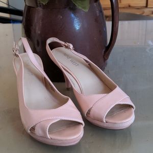 Women's pink size 5 & 1/2 medium heels